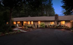Acorn Bed And Breakfast At Mills River